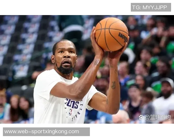 致敬老兵杜兰特近期表现出色场均38分钟贡献近30分助力球队奋勇向前 致敬老兵杜兰特近期表现出色场均38分钟贡献近30分助力球队奋勇向前